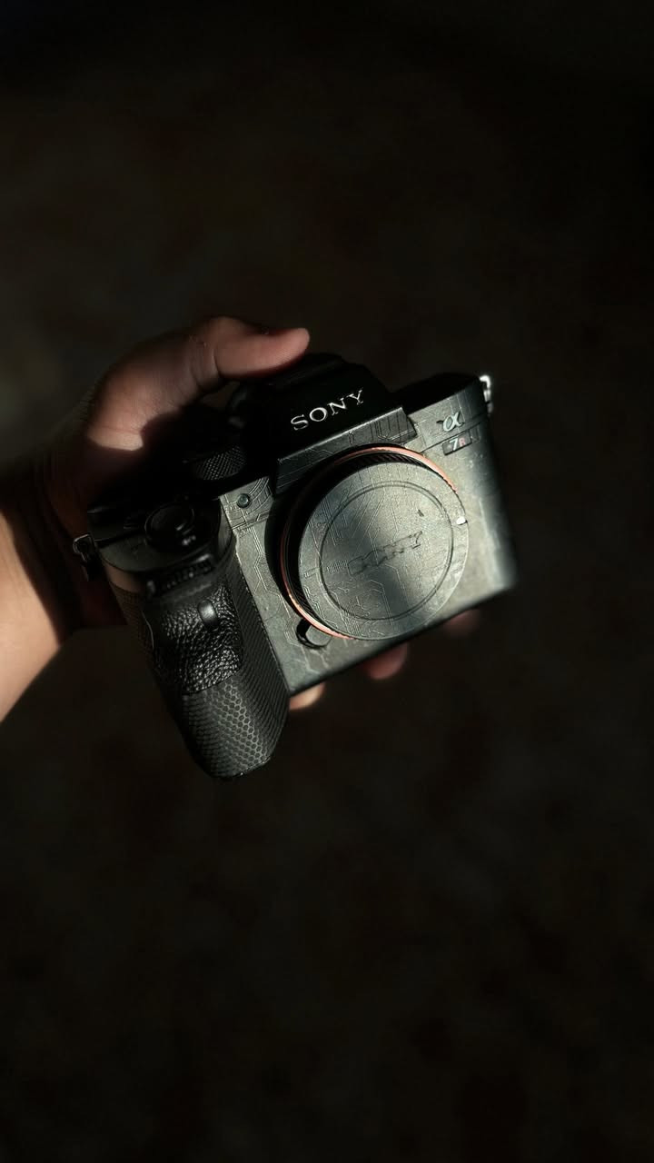 للبيع كامره سوني R4 
الملحقات كاملة 
للاستفسار التواصل على الدايركت أو الاتصال على الرقم: ***********
