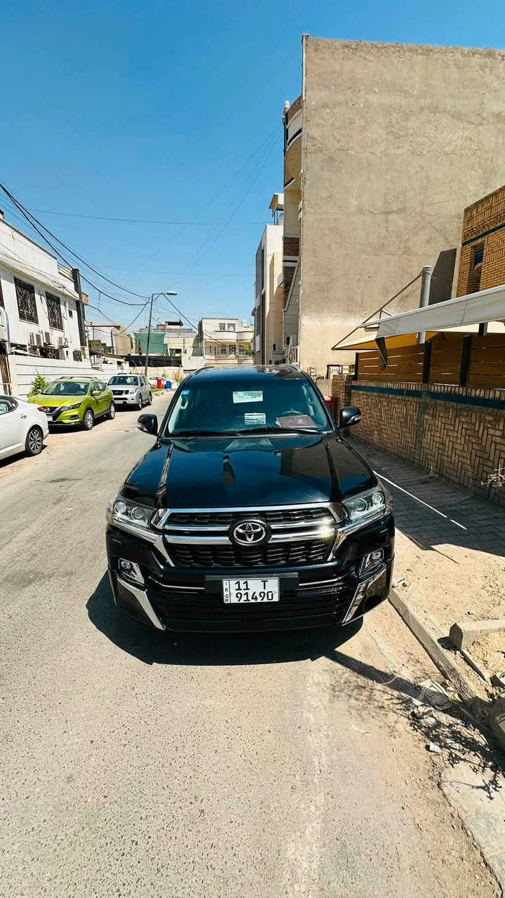 سلام عليكم
لاند كروز 2020 GX.R خليجية بحرانية 
محرك 6V
3 شاشات مري قلابة و طي 
باب الصندوق كهرباء 
8 ارباكات حساسات 
سيارة مكفولة كير و مكينة 
ملاحظة /سيارة بيها بارد خفيفة بالجنطة الخلفية كما موضح بالسونار 
مكان السيارة بغداد 
التواصل رقم الهاتف فقط :***********
