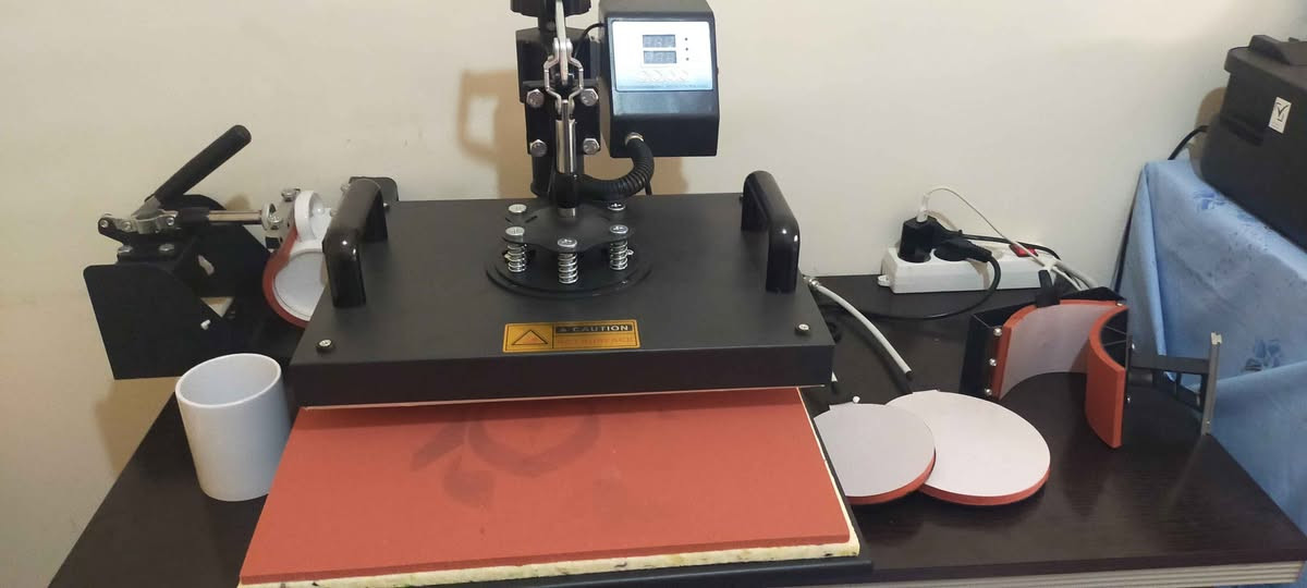 فرصة ذهبية باش تبدا مشروع الطباعة والتخصيص ديالك
النص داخل التصميم: 📢 للبيع عدة كاملة ديال الطباعة الحرارية Sublimation
✅ طابعة Epson EcoTank L1250 Wi-Fi محولة للسوبليميشن
✅ مكبس حراري احترافي للطباعة على T-Shirt
✅ ملحق طباعة الكاسكيطات
✅ ملحق طباعة الماكات (Mugs)
✅ ملحق طباعة الصحون التذكارية
✅ أحبار Sublimation أصلية CMYK
✅ معدات جاهزة للخدمة مباشرة
💰 مشروع مربح ومطلوب فالسوق 🎨 طبع اللوغوهات، الصور، الهدايا الشخصية والإشهارية 🚀 مناسب للمبتدئين والمحترفين
📩 تواصل معنا للمزيد من المعلومات مراكش, المغرب


**إذا كنت صاحب هذا الإعلان وتريد حذفه لأي سبب، رجاءا أرسل رسالة إلى الدعم الفني**