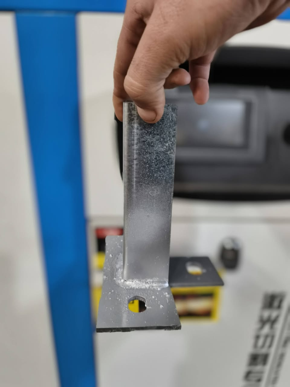 متوفر إكسسوارات طاقه شمسية للتواصل *********** واتساب 📞
