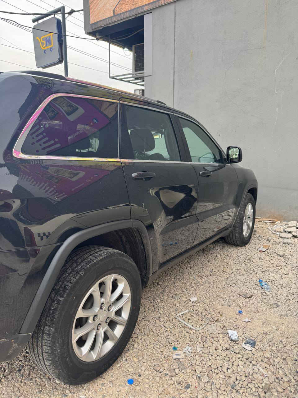 للبيع: سيارة (مال بيت) بمواصفات مميزة - موديل 2021 🚗
المواصفات الأساسية:
✅ الموديل: 2021
✅ المحرك: حجم 3.6 لتر
✅ الحالة الميكانيكية: كير ومحرك بشرط الفحص
✅ المسافة المقطوعة: 60 ألف ميل
​المميزات والإضافات:
🔹 شاشة كبيرة وتحكم ستيرن
🔹 تشغيل عن بُعد وصندوق كهربائي
🔹 حساسات خلفية ورادار خلفي
🔹 تدفئة كراسي (كوشن) وتدفئة ستيرن
🔹 حالة البدي: السيارة بدون صبغ (مكفولة)، توجد فقط منطقة تعديل بارد أقل من شبر في الباب الخلفي جهة النفر.
​الأوراق والثبوتيات:
✅ السيارة باسمي (سيارة مال بيت)
✅ رقم دهوك (رقم جديد وسنوية جديدة)
✅ تحويل أو وكالة حاضر مباشرة
​ملاحظات:
▪️ الغرفة مخمل، بدون سلايد.
▪️ التبريد يحتاج صيانة (احتمال غاز).
📍 الموقع: السيارة موجودة في دهوك.
​السعر:
💰 السعر: 275 ورقة (27,500$) وبيه مجال للجادين.
​للتواصل والاستفسار:


**إذا كنت صاحب هذا الإعلان وتريد حذفه لأي سبب، رجاءا أرسل رسالة إلى الدعم الفني**