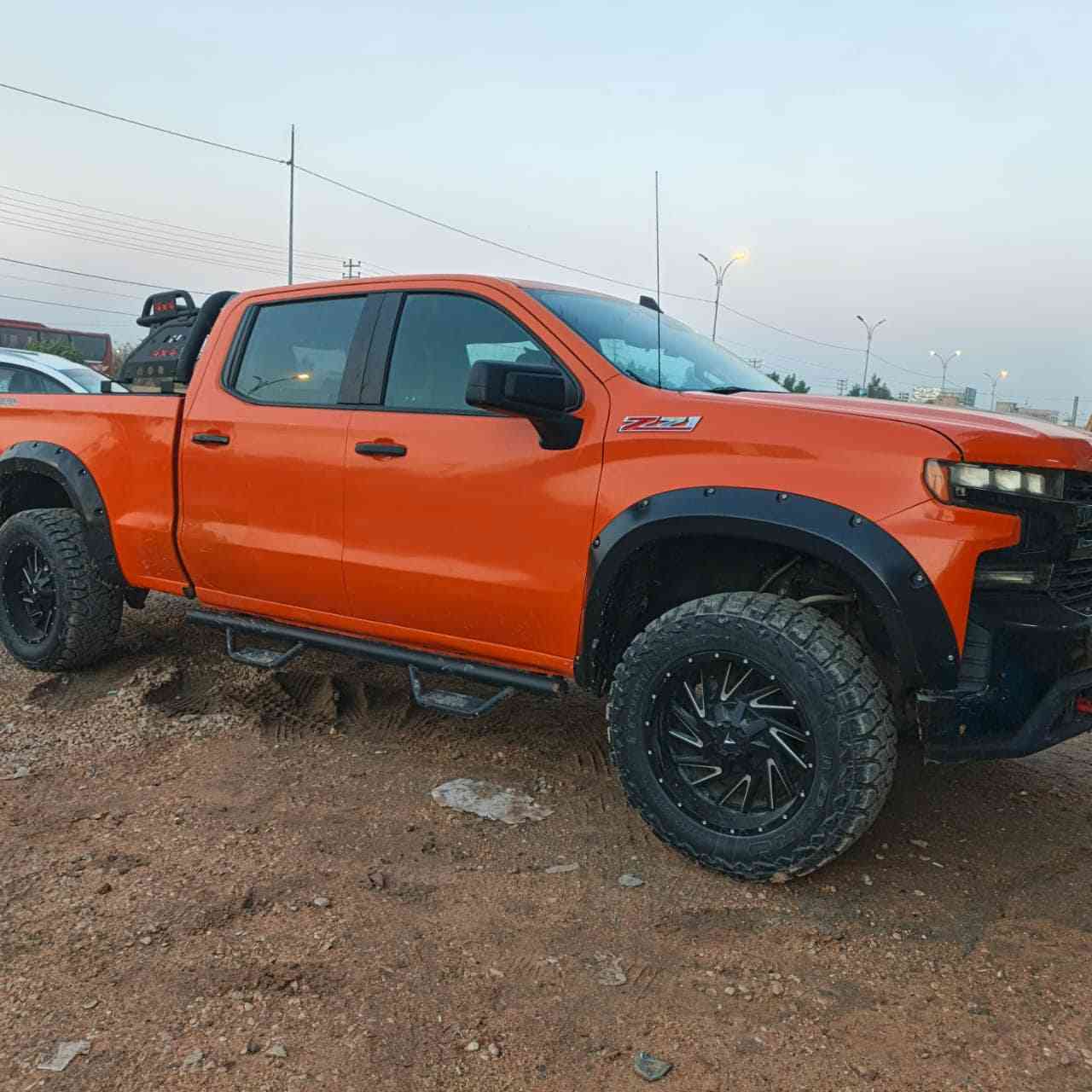 سلفرادو تريل بوس z71  موديل ٢١ باب طويل بدي طويل مواصفات كوستم السياره جاهزه وما بيهه نقص حادثهه مرفق بل منشور رقم بغداد عنوان  بغداد زعفرانيه السعر 215 وبيهه مجال بسيط ***********
