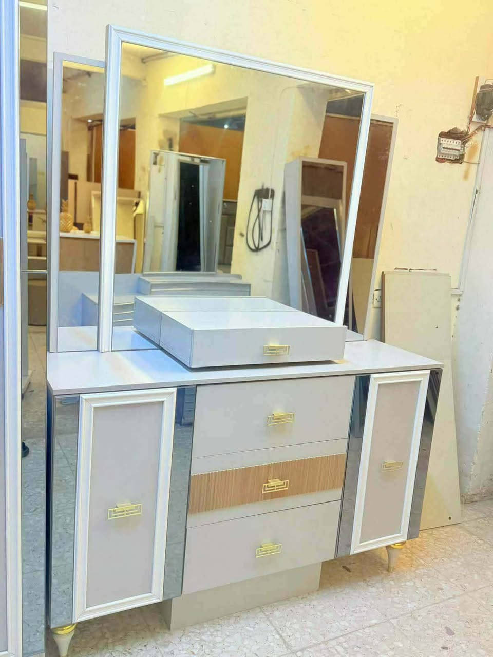 ✨ غرفة تركي 🇹🇷 ماركه اصلي 9قطع
نظام ابواب 
سرير مخزن عملي اناره شغاله 
 قماش وتر بروف أصلي
✨ نظافة 90/💯
السعر  / مليون و50
 شد ونقل مجاني داخل بغداد
توصيل للمحافظات بأسعار رمزية


**إذا كنت صاحب هذا الإعلان وتريد حذفه لأي سبب، رجاءا أرسل رسالة إلى الدعم الفني**