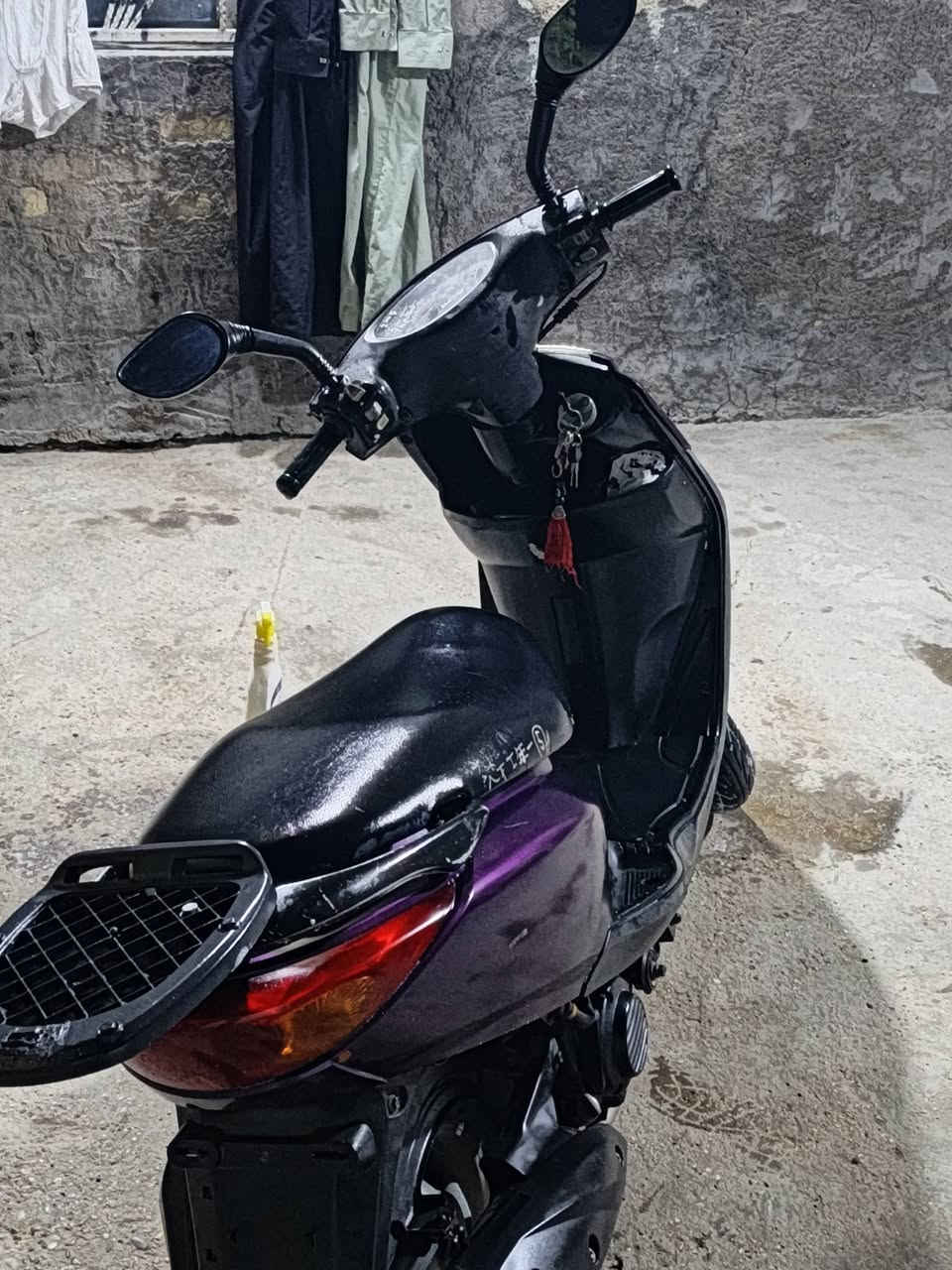 سلام عليكم دراجه البيع بريز كفاله عامه تجي تشوفها إذا مو مثل ما موضح بل صوره تعوفها دراجه كامله السعر 700و بيها مجال بسيط العنوان بغداد الخطيب الرقم ***********
