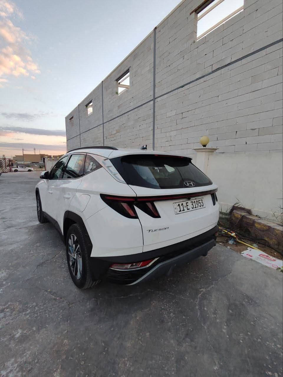 السلام عليكم للبيع  توكسان  2024 خليجي السياره مال بيت كله اديرلهه زيت رويل بيربل وبانزبن سوبر أو محسن
بعدهي   بوضع  الشركه
 ماشيه 24
 ضمان شركة
  رقم بغداد بسمي
مواصفاتها . 
محرك ٢٠٠٠
بصمة وتشغيل عن بعد
كراسي كهرباء  
ويل كب 18
بردات خلفية
هاند بريك بصمة
مانع انزلاق ومانع انحدار 
لايت زنون متحرك 
دشبول دجتال متغير
شاحن واير لس 
حساس أمامي وخلفي
كامرة دوارة 
حساس تاير
اوتو هولد 
مود درايف
مري ترحيب وشفط 
داخل بيجي
تبريد قطعتين
السعر  228 وبيها مجال 
مكان السياره الحله                                                                  ***********
