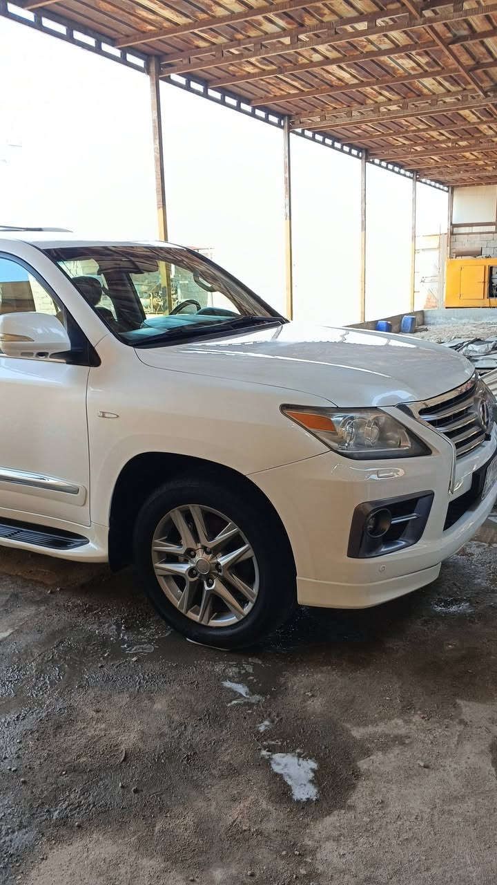 للبيع لكزس 570جاهزه رقم بغداد مميز فول مواصفات بريميه وتحويل اهنابالبصره راعيها كيرمحرك شرط بيها صبغ جاملغ ونص البنيدفقط جوبلس شغال تبريدثلج بيع اومراوس بتاهو اولاندكروز حديث***********مكان البصره
