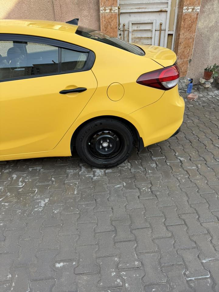 السلام عليكم كيا فورتي للبيع  موديل ٢٠١٧ وارد امريكي حادثه موضح بالصوره وبالعراق بيه جاملغ خلفي بدون دواخل   ايرباك سليمه  صدر جديد تخم تاير جديد كير نص طابوكه شاديه جديد  مكينه دوش  2000 مواصفات نص فول منظومت زنون دوشمه جديده بدون نواقص رقم نكليزي بغداد  هيئه مصفره السعر 122$العنوان بغداد الحرية غير متواجد على الفيس الاتصال ***********
