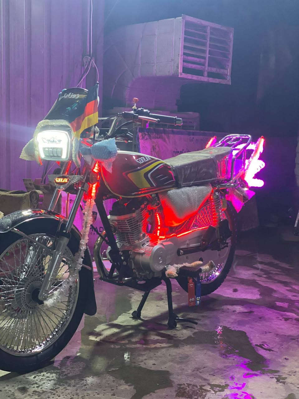 السلام وعليكم دراجه لبيع 25بعدهه بل جيس دراجه دهن كله ابو15 كامله جمبازيه لخير ربع مذب عليهه عارضهه مليون وبيهه مجال ***********
