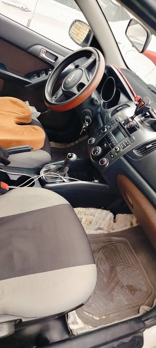 السلام عليكم.
للبيع سيراتو موديل 12 خليجي رقم اربيل بأسمي  محرك 1600 دوش ضرر جامل امامي مع بنيد  تبريد شغال كهربائيات بلاديه محرك لاتبخير ولاتنقيص كير مكفول ادامة كامله تخم بلكات منظومه فيت بم مال گصه صدر امامي خلفي خير من الله 
سياره مابيه اي نقص تحويل مباشر 
السعر 98 وبيه مجال قليل جدآ 
***********
