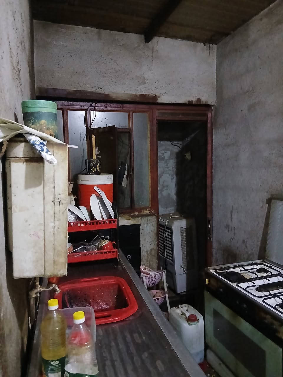 السلام عليكم
بيت للبيع مساحه البيت 60 متر زراعي يحتوي على استقبال وغرفه نوم ومطبخ وترك خلف الغرفه وصحيات السقف سندويج  مكان البيت محموديه  شارع الاثل قرب ملعب اسود الرافدين للاستفسار الاتصال على الرقم ***********
