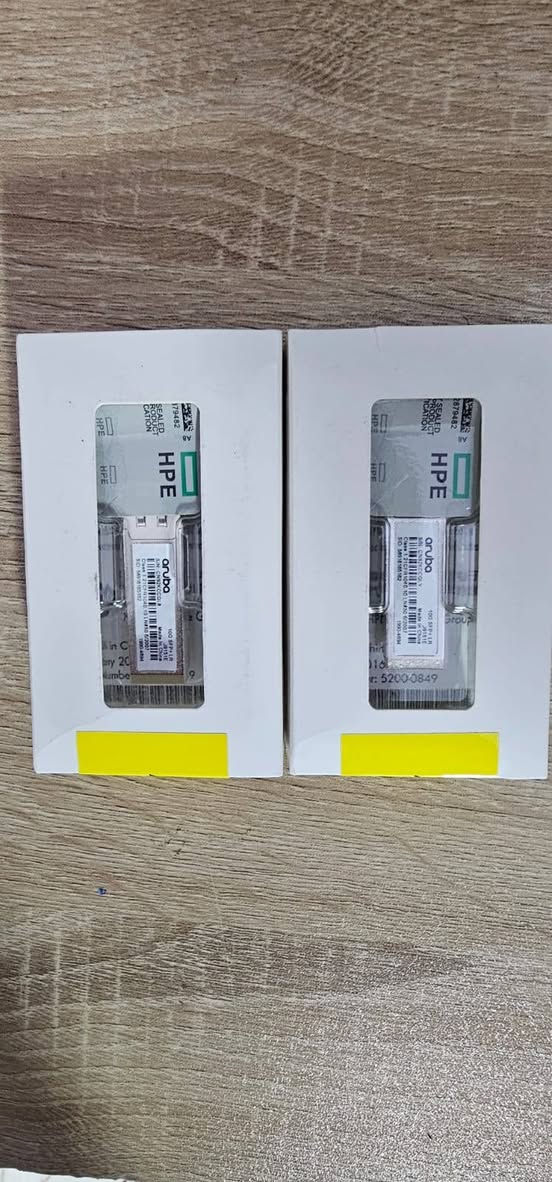 هذا المنتج هو جهاز إرسال واستقبال HPE Aruba 10G SFP+ LC LR (موديل J9151E) المستخدم في شبكات البيانات.
نوع المنتج: وحدة إرسال واستقبال ضوئية (Transceiver Module). 

السرعة: 10 جيجابت في الثانية (10GbE). 

المدى: يصل إلى 10 كيلومترات عبر الألياف الضوئية أحادية الوضع (Single-mode fiber). 

التوافق: مصمم للعمل مع محولات HPE Aruba وغيرها من البنى التحتية للمركز البيانات. 

المميزات: يدعم مراقبة التشخيص الرقمي (DOM) للتحقق من أداء الوحدة. 

الي يخدمه ينطيني سعر المراسله ع الرقم ***********
