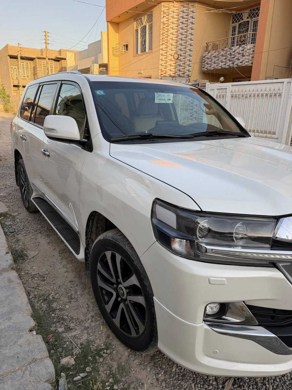 لاندكروز موديل 2019 اللون ابيض 
رقم بغداد بأسمي مشروع وطني تحويل ثاني يوم 
مواصفات السياره 
1- محرك 6 سلندر مكفول و الكير مكفول كذلك 
2- فول مواصفات كشن كهرباء عدد 2 
3- كشنات جلد 
4- شاشات ابيد بلادي 
5- تخم تاير 
6- مواصفات التورن توري معروفه 
7- بيها چاملغ مبدل بلادي اصلي نفس اللون 
8- بيها شخطين  معدلات بارد كما مبين بالصوره . ادناه 
9- ماشية 125 الف كيلو حقيقي غير ملعوب بالعداد 
10- موسً عدد 2 
الي مايعرف بيهن لايطعن بسعرها 

السعر 445 ورقه وبيها مجال بسيط 
العنوان صلاح الدين/ سامراء 
التواصل على الخاص …


**إذا كنت صاحب هذا الإعلان وتريد حذفه لأي سبب، رجاءا أرسل رسالة إلى الدعم الفني**