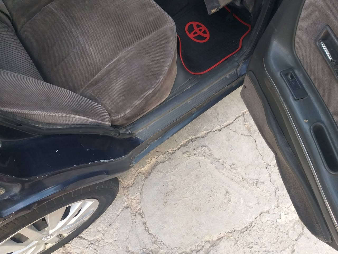 السلام عليكم مازدا للبيع موديل ١٩٩١ رقم دولي مشروع وطني تحويل بأي وقت سياره عل بلاد بدون صبغ كير محرك صدر كهربائيات كلها عل بلاد محرك ٨ بخاخ كهربائيات كلها شغاله سنتر لوك بلادي السعر ٣٠وبيه مجال رقم الهاتف ***********
