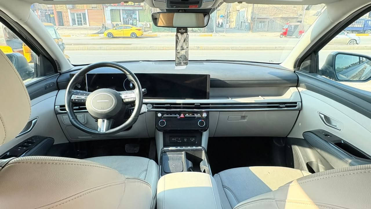 سلام عليكم 
توسان 2025 وارد امريكي 
حادث كما موضح بلصور 
مول مواصفات للاخير 
ماشية 10 الاف
السعر 220 وبيهة مجال 
***********
