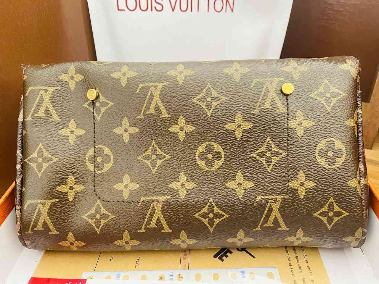 جنطة نسائية ماركة
لويسفيتون - LOUIS VUITON ✅
صناعة فرنسية 🇫🇷
جلد طبيعي من الخارج ، قماش فاخر من الداخل ، قفل مغناطيسي 
قطعة امزون جديدة 💯

السعر : 45 ألف


**إذا كنت صاحب هذا الإعلان وتريد حذفه لأي سبب، رجاءا أرسل رسالة إلى الدعم الفني**