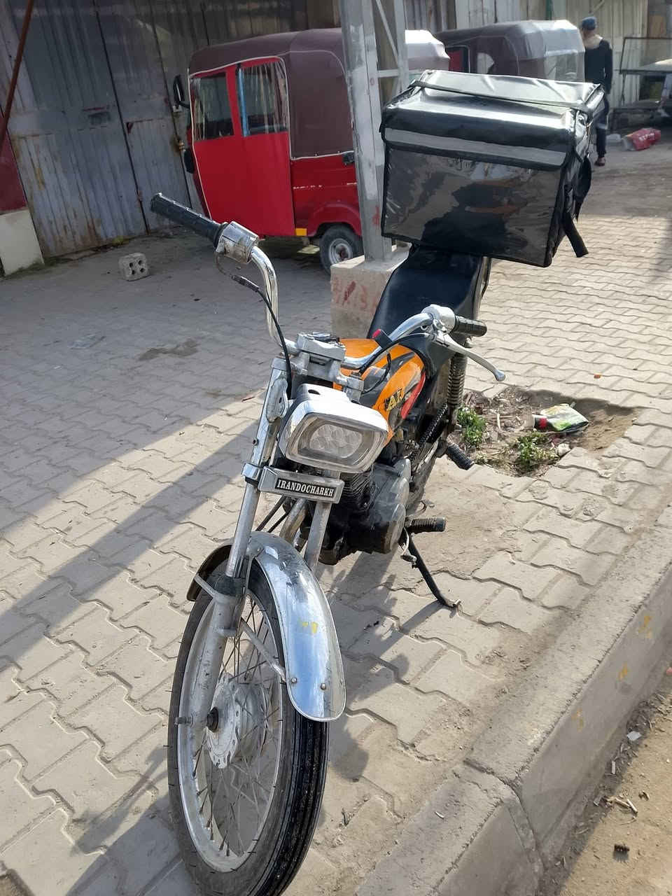 سلام عليكم دراجه للبيع اوراق سكنر دراجه صارلي يومين من مجفته تجيفين جديد نضيفه دراجه ***********
