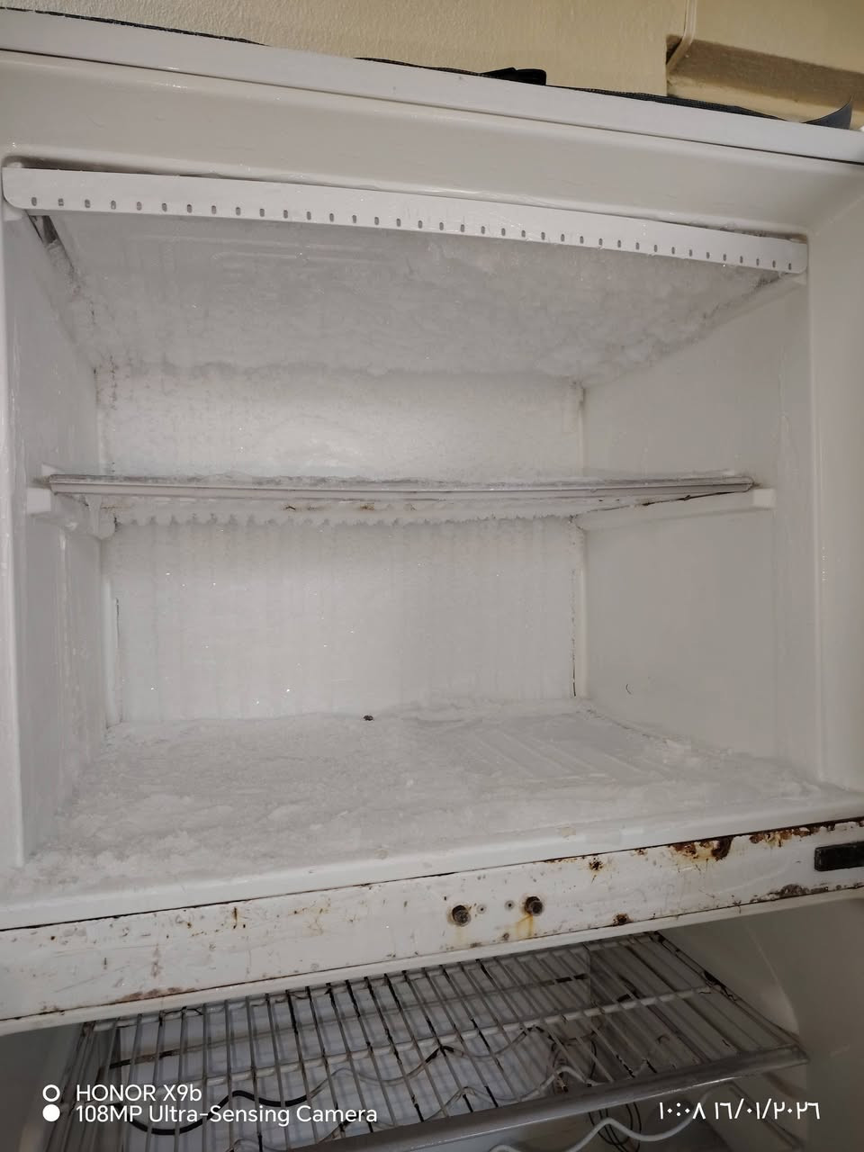 ثلاجه نوع فوكس حجم 20 تجميد فول دبل فريزه  شغاله بس شويه بيها زنجار السعر 150 الف حي الميثاق اتصال  ***********
