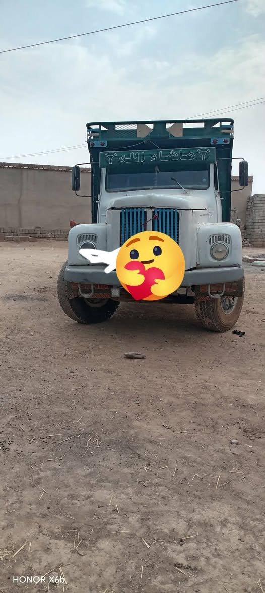 سلام عليكم سكانيه 111 شاصي بلادي محرك  ينقص رقم سليمانيه نكليزي شرط تحويل مديل 76 
ويل 20تواير جدد  ***********
