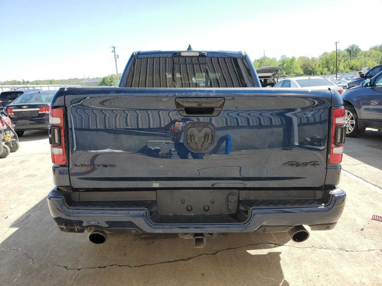 سلام عليكم
دوج رام ٢٠٢٣

سياره فولل مواصفات عده لفتحه 

دوس شفت +مري شفط 

حساسات كل سياره 

جكات تعله وتنصه 

صور حادثه موضح بصور 

حادثه كلش بصيط 

جاملق فقط 

ولباقي سياره كفاله كير محرك حداديه 

سياره احله من أصوره وجديده 

والله شاهد مضمومه ومحد طالع بيهه 

وبل خير عل ياخذهه 

باقي تفاصيل هاذ رقمي ***********
