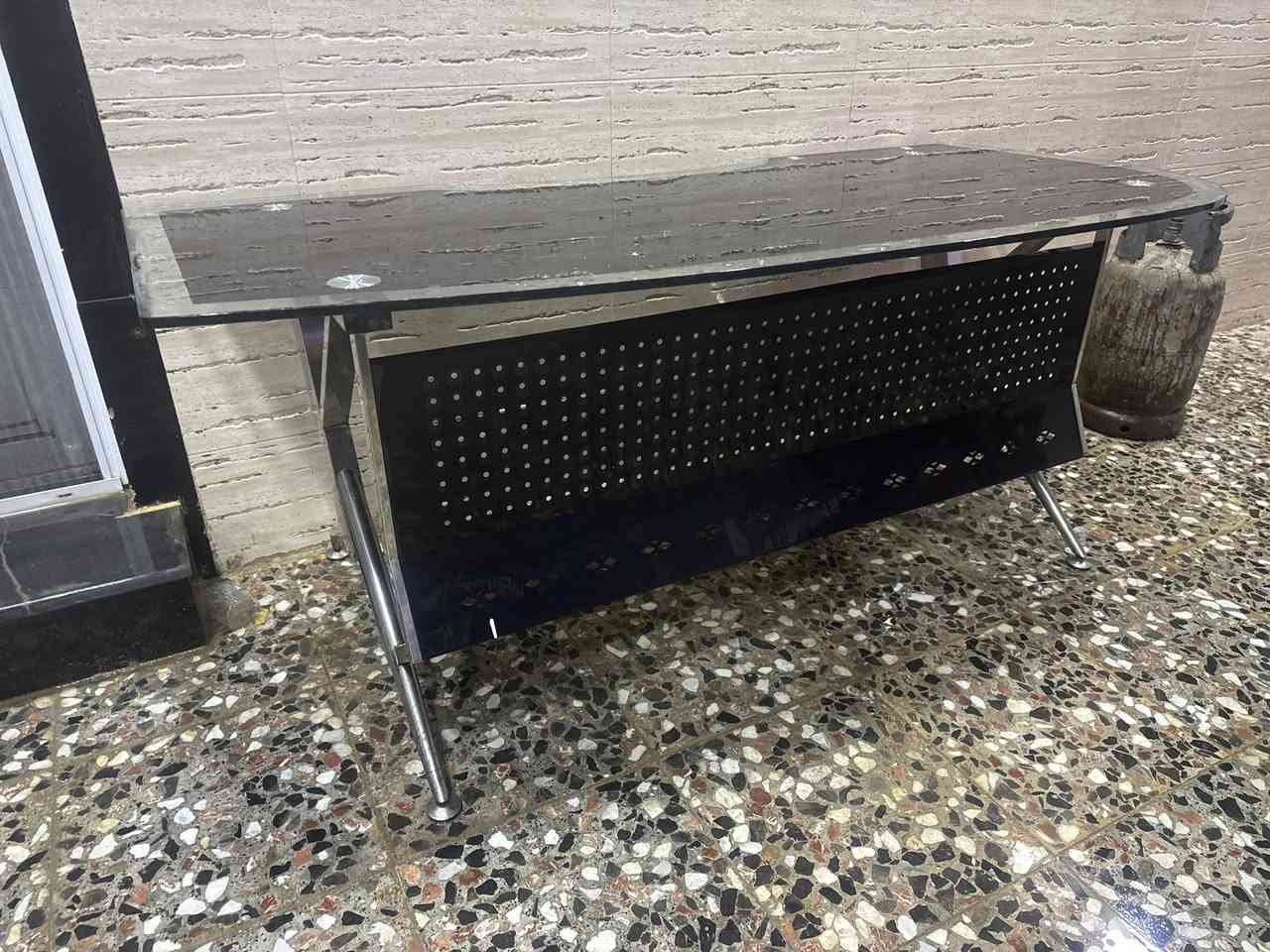 ميز مكتبي جام حديد ستنستيل نضيف
***********. واتساب
