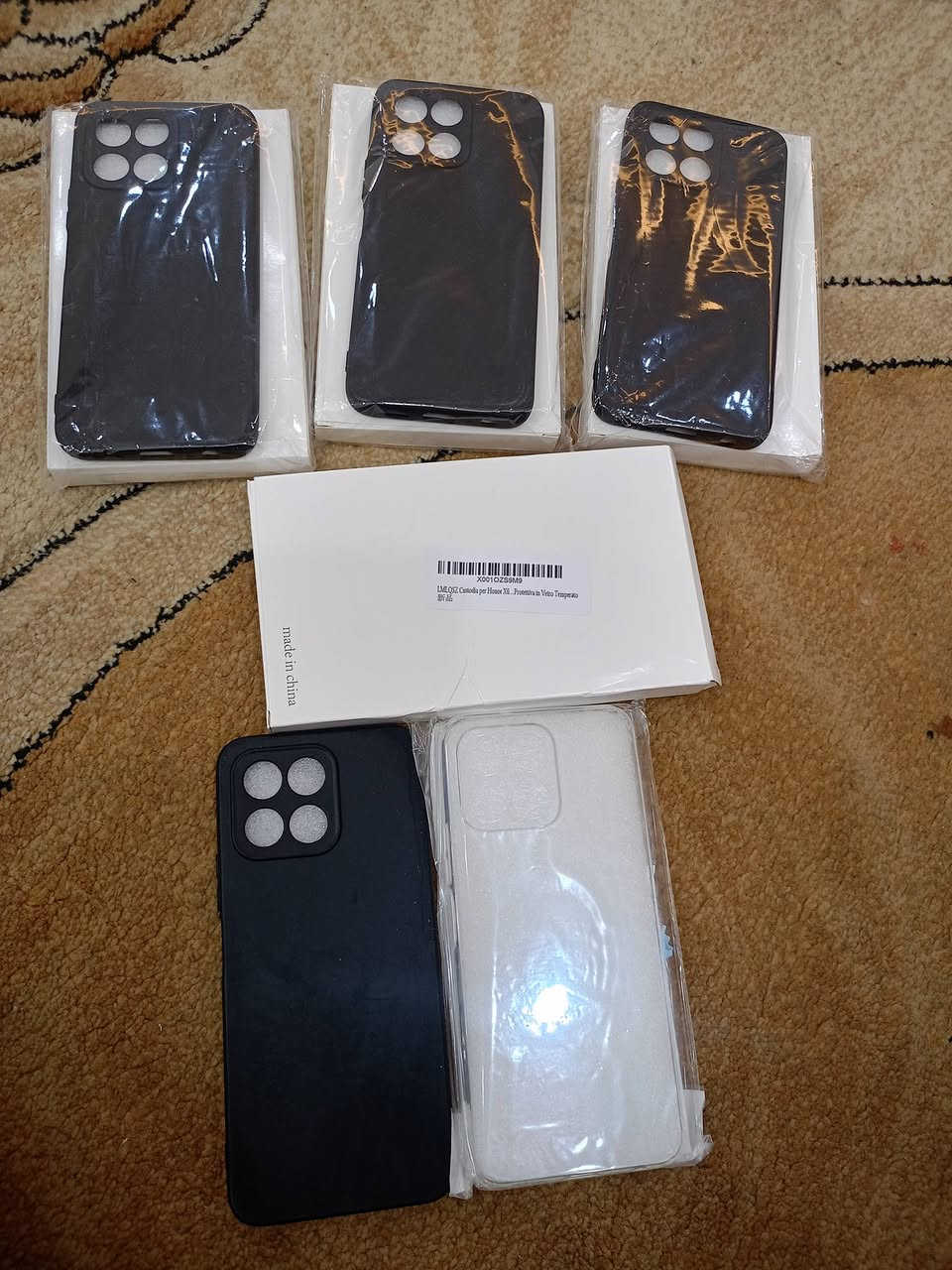 متوفرات شلعه كل  كارتون يحتوي على كفر وشاشتين ضد الكسر اللي تفيده شلعه يدخلي علخاص ومفرد هم ابيع اللي يريد


**إذا كنت صاحب هذا الإعلان وتريد حذفه لأي سبب، رجاءا أرسل رسالة إلى الدعم الفني**