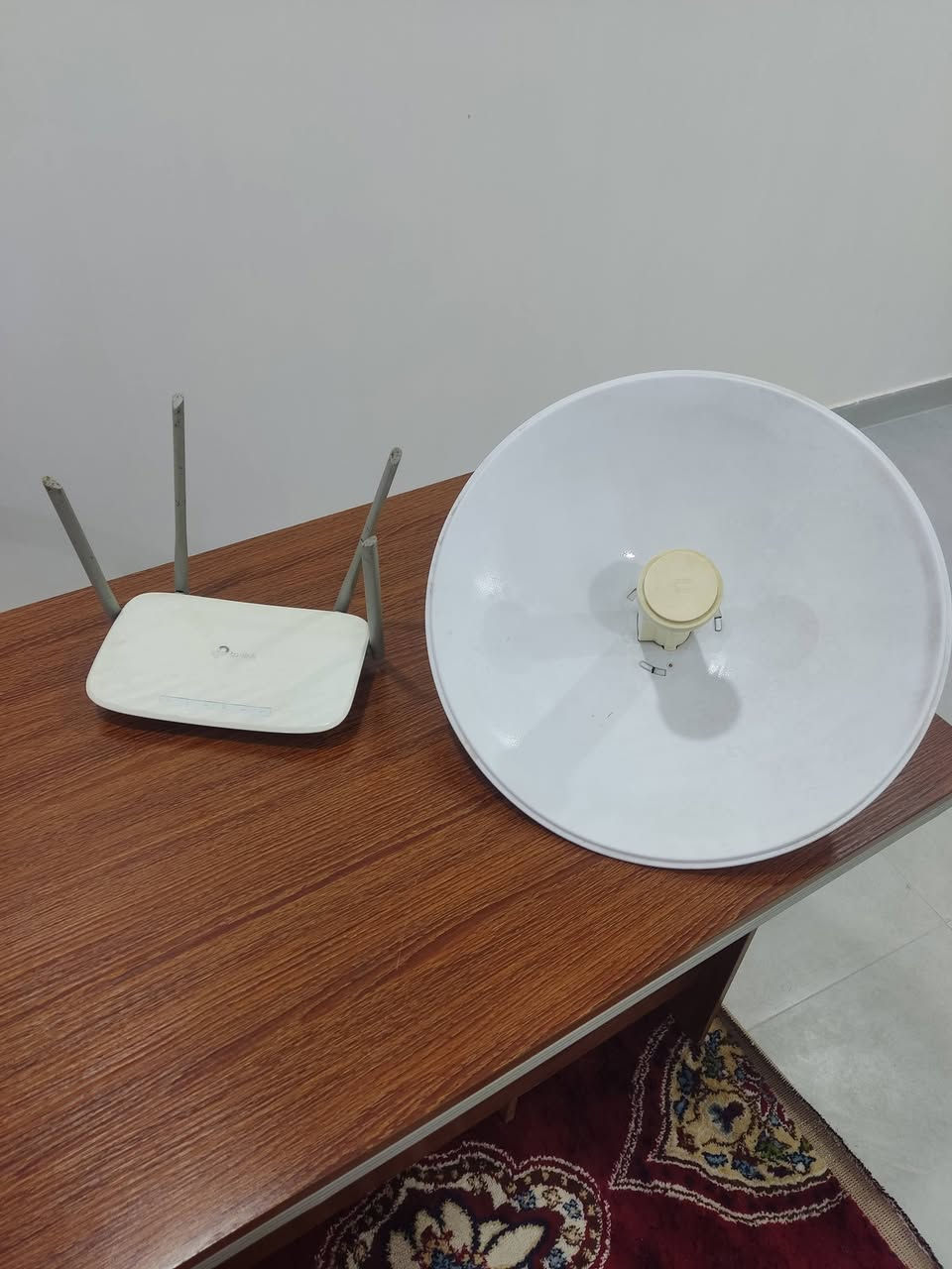 بيع نانو برج جديد جدا وراوتر tplink ايضا جديد جدا مستعمل شي قليل السعر 75 الف قفل المكان كربلاء حي الحر للاستفسار الاتصال على الارقام التاليه او تواصل خاص
***********
***********
