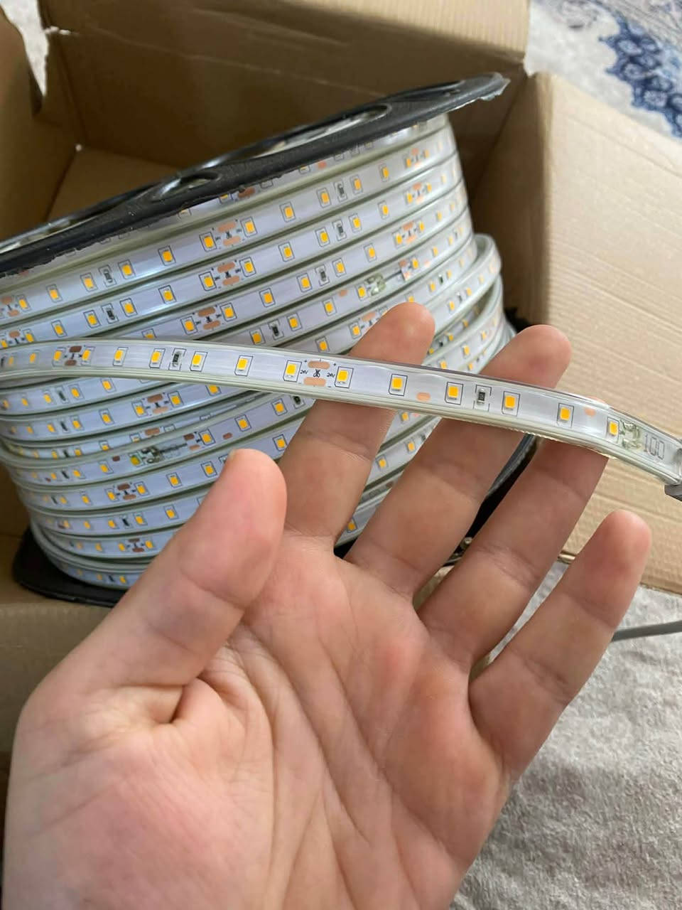 ره‌نگی شه‌مسیه‌ مه‌حاویله‌ی خۆی له‌گه‌ره‌ مه‌تر مه‌تر جۆین ده‌كرێت مه‌حاویله‌ی له‌ دوكانی كاره‌بای هه‌یه‌ 
له‌ هه‌موو بازار مه‌تری ١٥٠٠-٢٠٠٠ نامه‌ بنێره‌ هه‌رزانترین نرخ كويسينجاك, أربيل


**إذا كنت صاحب هذا الإعلان وتريد حذفه لأي سبب، رجاءا أرسل رسالة إلى الدعم الفني**