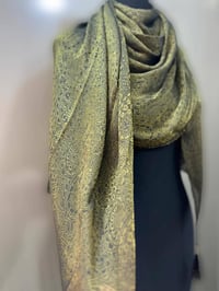 شال جاكار • نقشة بيزلي • ذهبي