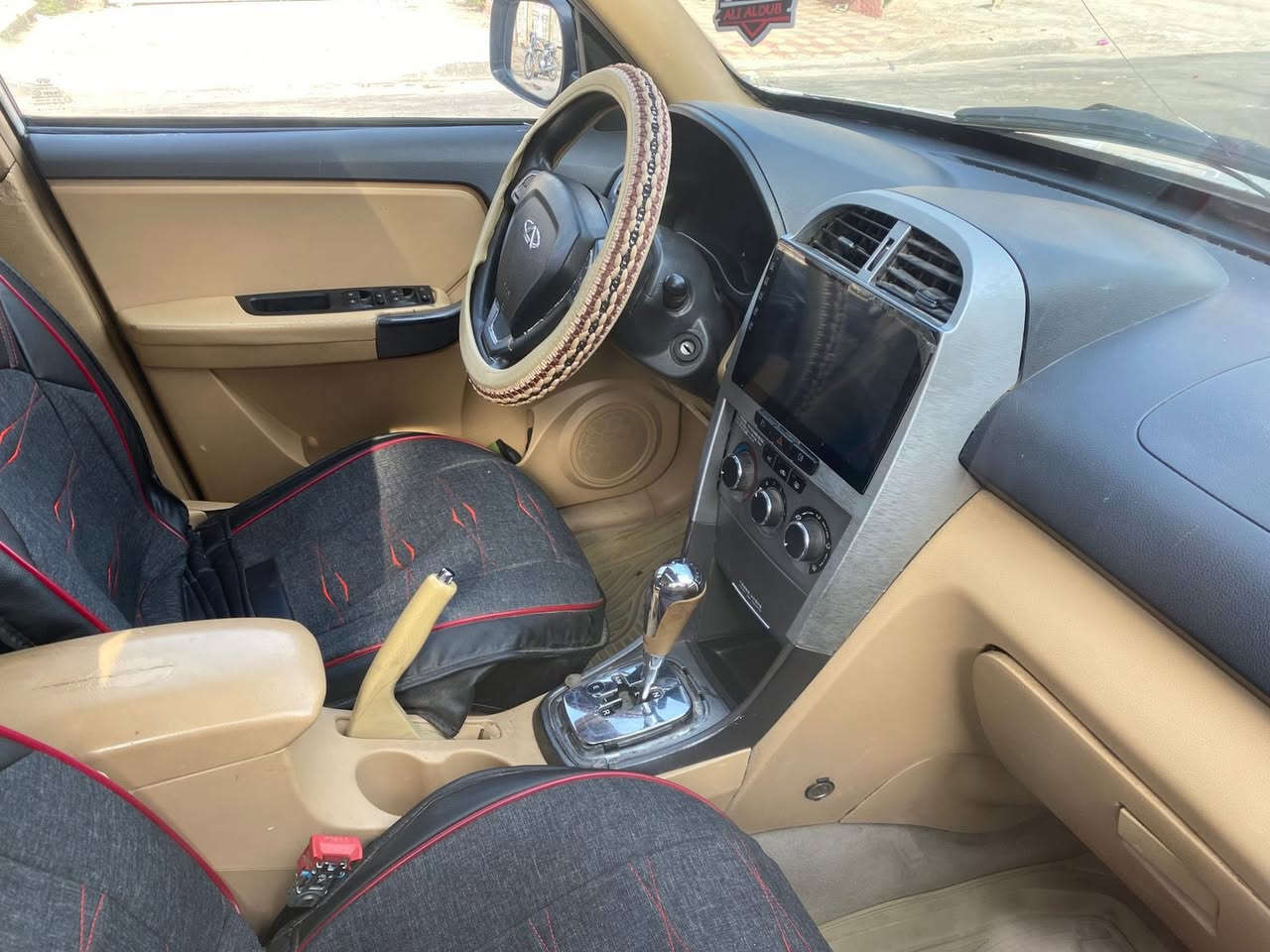 سيارة شيري تيكو ٢٠١٢

گير كهربائي
سيارة نظيفة وما بيها اي نقوصات
تجي تشوفها وتشغلها بنفسك
تبريد شغال
مرقمة 
مسجل اندرويد جديد
كاميرات خلفية جديدة
عبوة وفيت بم جدد
السيارة مدامة من كل النواحي

مكانها / حي اؤر 
السعر ٦٠ ورقة وبيها مجال بسيط حق الجية .

للاتصال رقم الهاتف /***********
