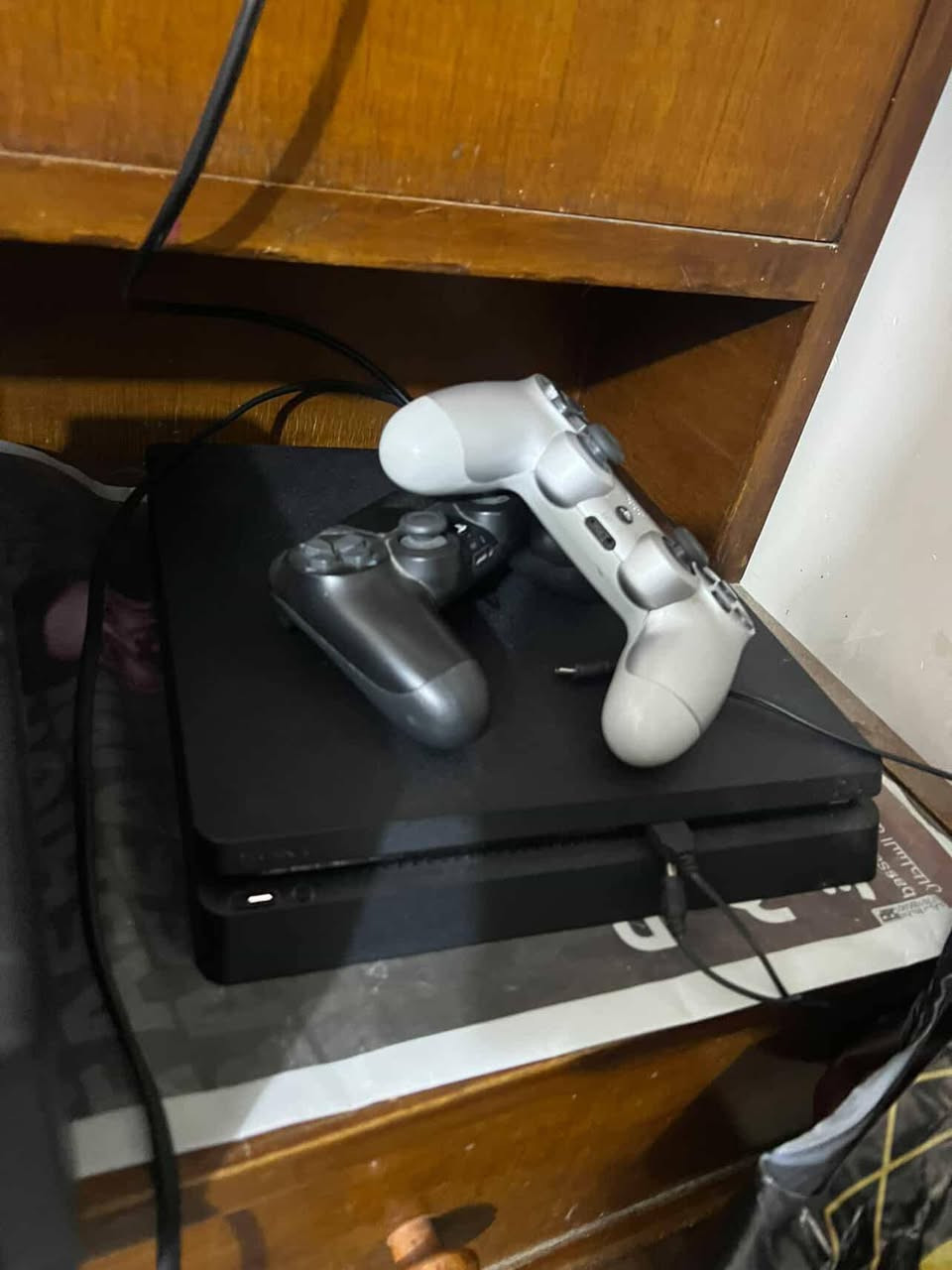 بلي فور سلم  نص تيرا + 3 اقراص ويدتين اصليةة نضافة  100‎%‎ سعرة 275 وممفتوح لوك ستيكر مكاني الانبار وبغداد***********
