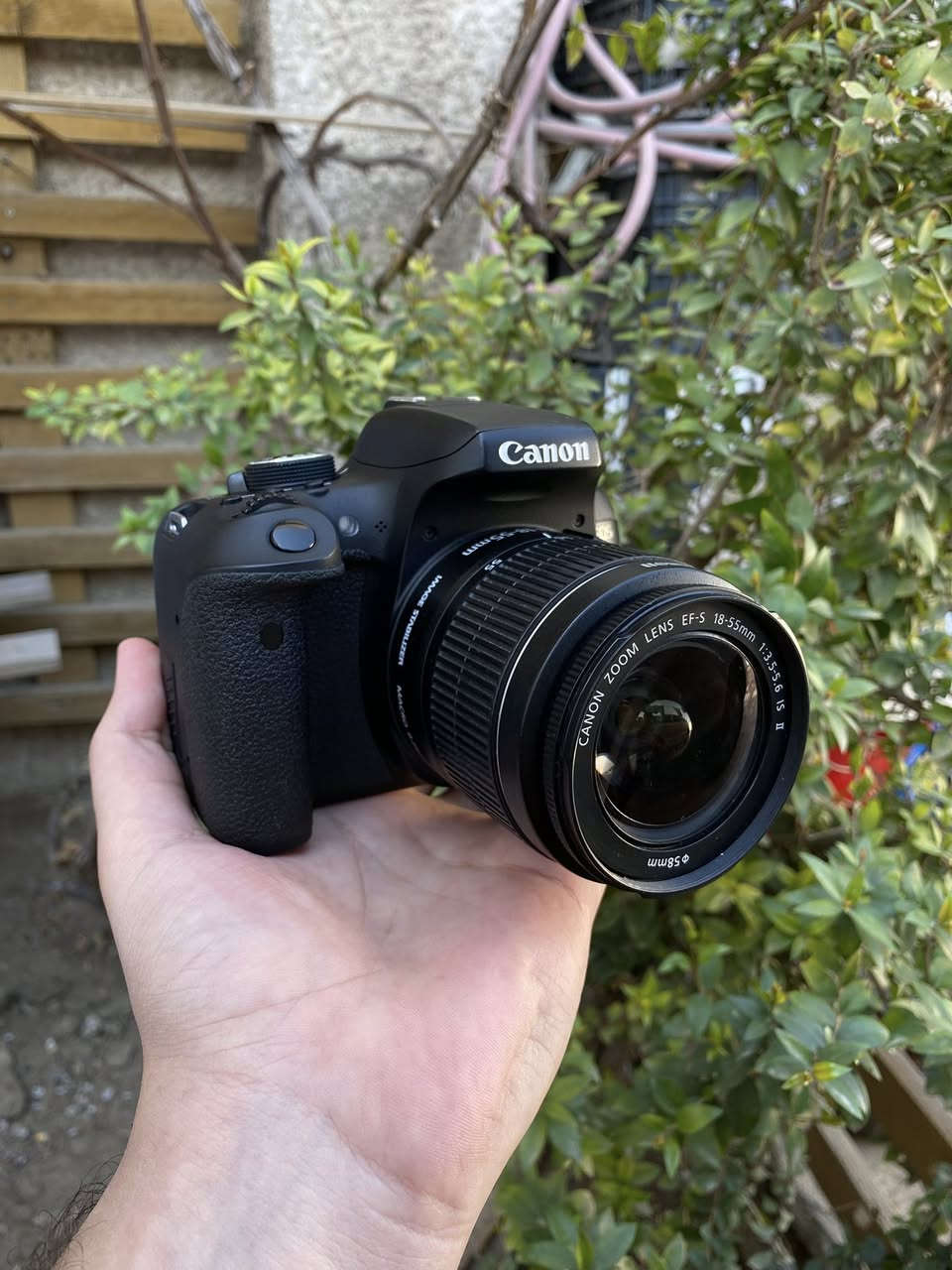 للبيع كامرا كانون 750D الحديثة شاشة لمس قلاب + wifi نضافه فولل.       
ملحقات 
عدسه 18-55 استبلايزر مانع اهتزاز
شاحنة 
بطاريه
جنطة
لاصق شاشه حمايه
كفر حمايه   
السعر 490 الف وبي مجال للطيبين 
مكان بغداد البنوك 
لايوجد توصيل


**إذا كنت صاحب هذا الإعلان وتريد حذفه لأي سبب، رجاءا أرسل رسالة إلى الدعم الفني**