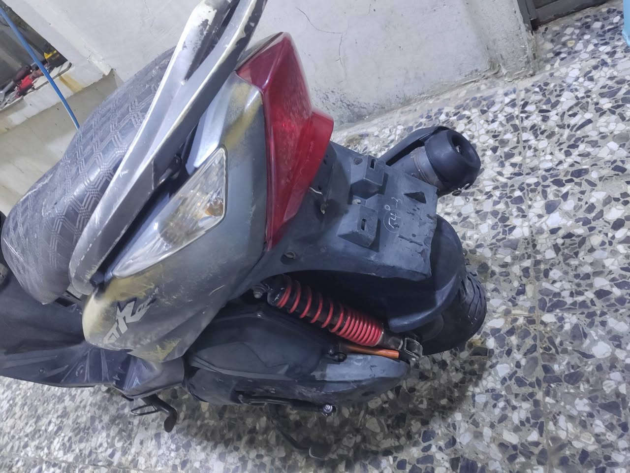 سلام عليكم دراجه ثعلب للبيع كامله مابيه نقص نكره سلف هندر شلعه معدل دراجه بلاديه السعر ٤٠٠ وبيه مجال المكان بغداد الدوره الرقم *********** وتساب *********** رصيد
