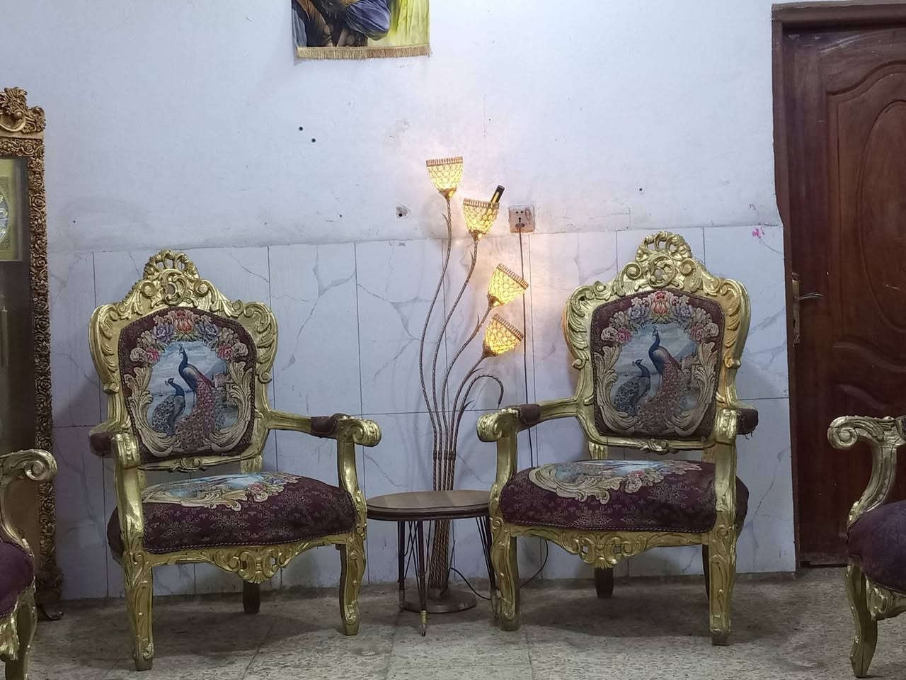 تخم زان مصري نظيف جدا 10مقاعد ب220الف وبي مجال المكان الوشاش *********** يوجد توصيل  بكروة يوجد واتس اب
