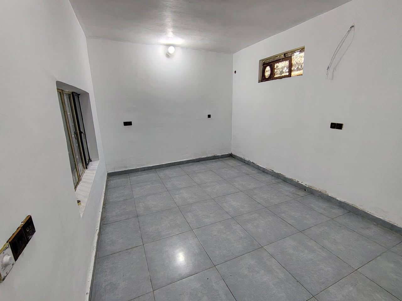 جزء من أعمالنا – تختيم وصبغ بيت كامل في بابل – المحاويل – حي 17 تموز 🎨🏠
تم تنفيذ العمل باستخدام أصباغ من مناشئ عالمية رصينة، وبأيدي كادر محترف يضمن:
✔️ الدقة في التنفيذ
✔️ النظافة أثناء العمل
✔️ تسليم عمل مرتب وفخم
خدماتنا تشمل:
• صبغ داخلي وخارجي
• لبخ وطلس
• فوم وزخارف
• تنفيذ بأفضل المواد وأحدث الأساليب
📞 للحجز والاستفسار:
***********
***********
