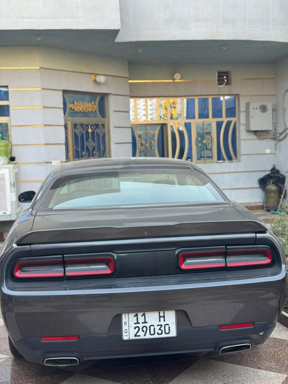 جالنجر 18 sxt 
السياره باسمي بيع او مراوس 
بدون ايرباك بس جاملغ امامي صبغ 
ماشيه 105 
كير مكينه كفاله عامه 
يحتاج الها لحيه وبطاين مال جاملغ 
تبريد ثلج 
مكاني بغداد ***********
