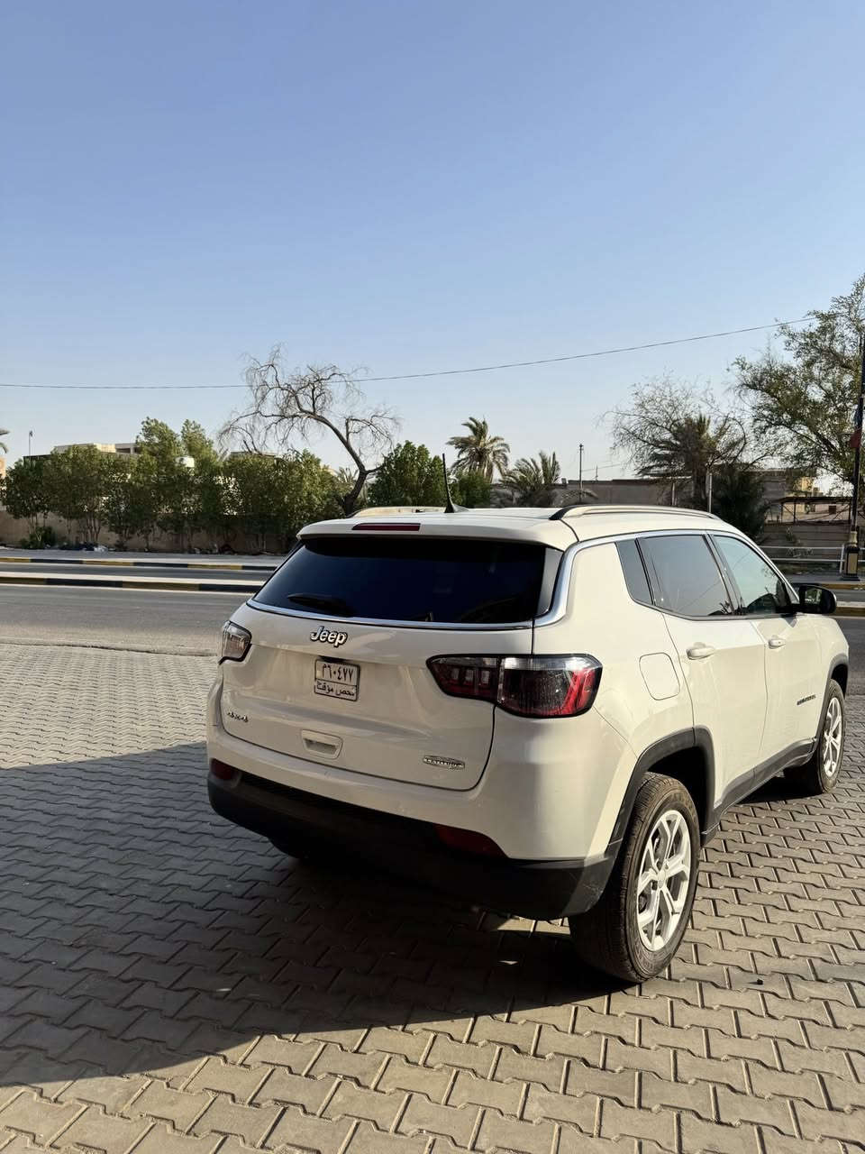 للبيع: جيب كومباس 2024 - بحالة ممتازة
جيب كومباس 2024 ضربه موضحه بلصور رقم فحص مؤقت مكان بصره - الطوبه والنخيله سعر 155 للاستفسار واتساب فقط
***********
المواصفات:
Jeep Compass 2024 :الموديل •
• النوع: SUV / جيب
• المحرك: 2.0L تيربو - 4 سلندر
• القير: أوتوماتيك 8 سرعات
• الدفع: رباعي AWD
• اللون الخارجي: [ابيض]
• اللون الداخلي: اسود
• المالك: مالك أول
المميزات:
• شاشة وسطية 10.1 إنش
• كاميرا خلفية
• حساسات أمامية وخلفية
• تشغيل عن بُعد
• نظام ملاحة
Apple CarPlay + Android Auto + بلوتوث •
• مكيف مزدوج
• مقاعد جلد (مدفأة)
• نظام توفير الوقود
• جميع الصيانات محدثة
• السيارة لا تحتاج لأي مصاريف
