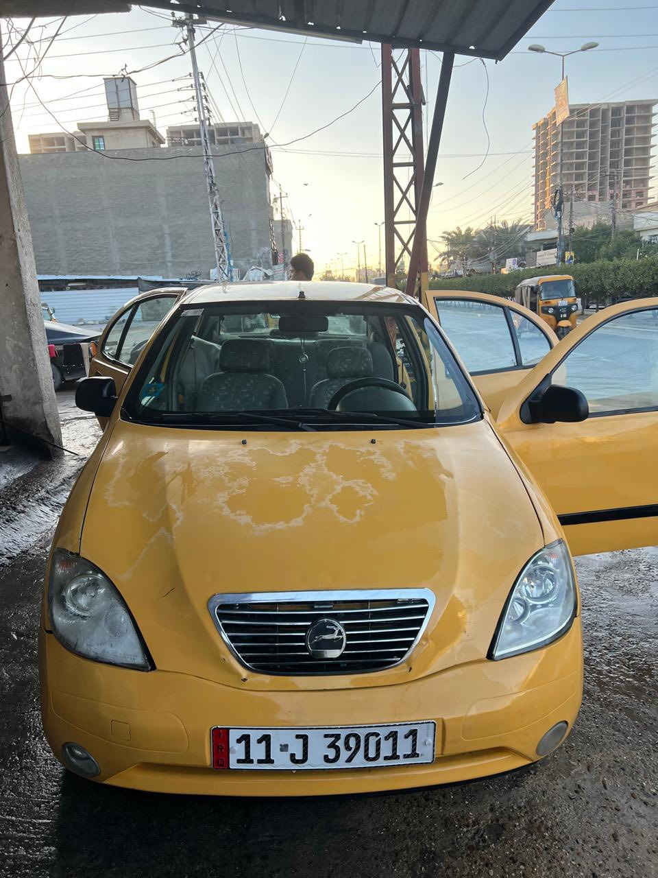 السلام عليكم طيبه للبيع مديل 15رقم دولي الجديد هيه وغرمات مصفره صدر جديد درايم شفت جديد الجامه الامية جديده تخم تاير ويل جديد الدركه جديده باتري جديد دسكات جدد ضربته بلجنطه وبيه رشات صبغ قليله سعر 36 وبيها مجال *********** مكاني بغداد الحريه
