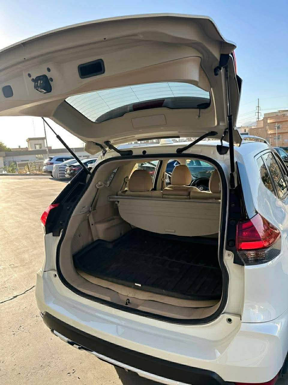 نيسان ايكسترال موديل 2021 سفرى شه ربكه خليجى  ره قم سليمانى 42000 روشتوه  به سمه و سلايت نيه. فول مواصه فاته 7 نه فه رى
*********** شربازهير, السليمانية
