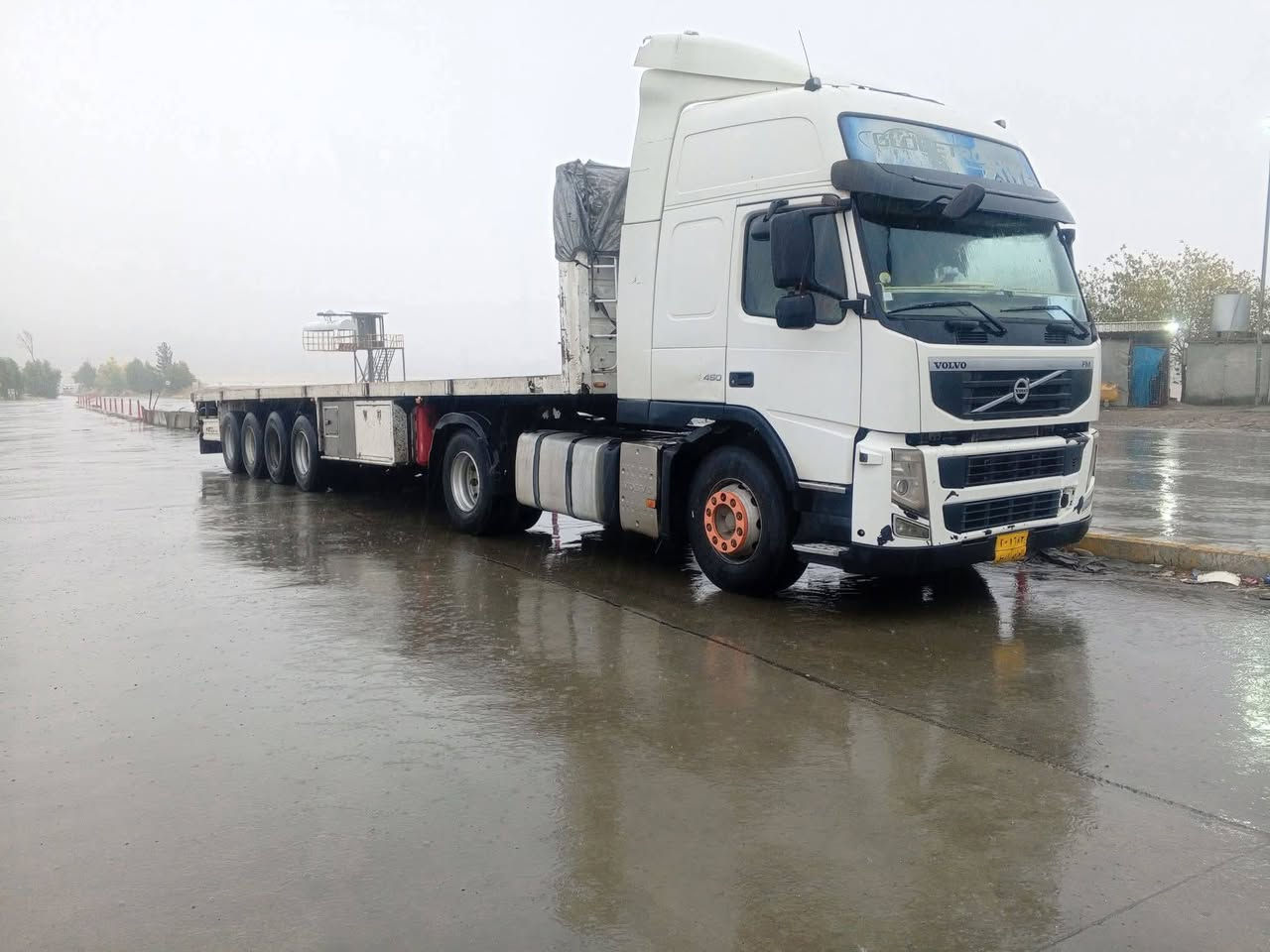 السلام عليكم تريله للبيع ڤالڤو 2011 ايف ايم حجم المحرك 460  تحويل ثاني يوم سياره جاهزه كبل عل شغل
الهاتف
***********
واتساب
