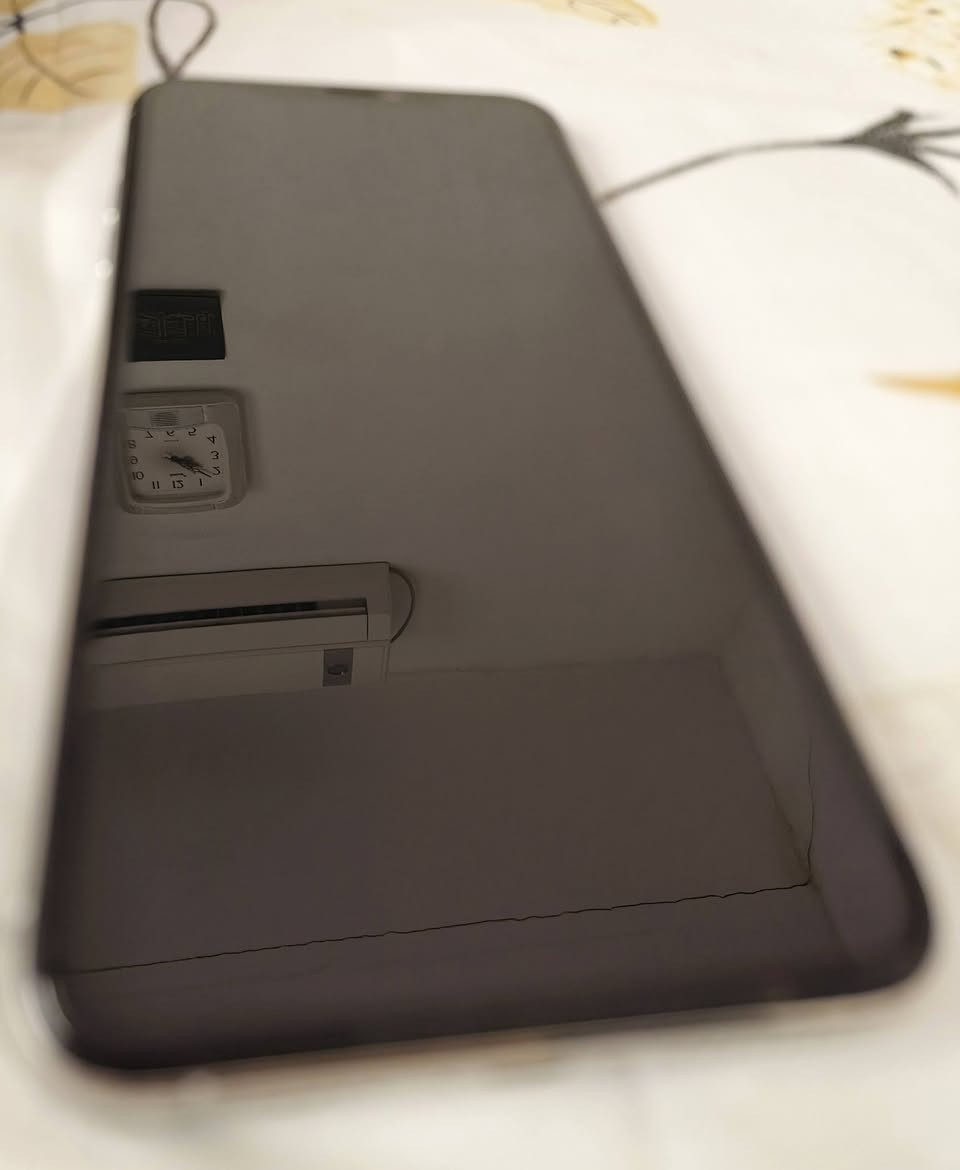 ايفون 11 برو ماكس✨ للبيع الذاكرة 256 لون ذهبي مميز مبدل شاشة اصلية ومبدل بطارية اصلية نسبة 79 بالمية بيه بس الفيس ايدي واكف  يرجع ب30 الف سعر الجهاز 300 وبيه مجال بسيط للشراي 🤍مكاني نجف رقم ***********
