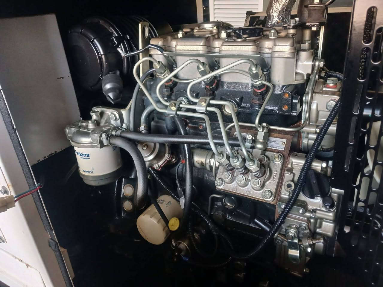 مولد بيركنز انكليزي 3 سلندر توليد 15KVA ساعات العمل 31 ساعة فقط وضع الشركــة اخو الزيرو نظام حماية فول اوتو شرط الشغل وشرط الفحـص العنوان اربيل للأستفسار الإتصال *********** يوجد توصيل لكافة المحافظات وبضمان 🚚
