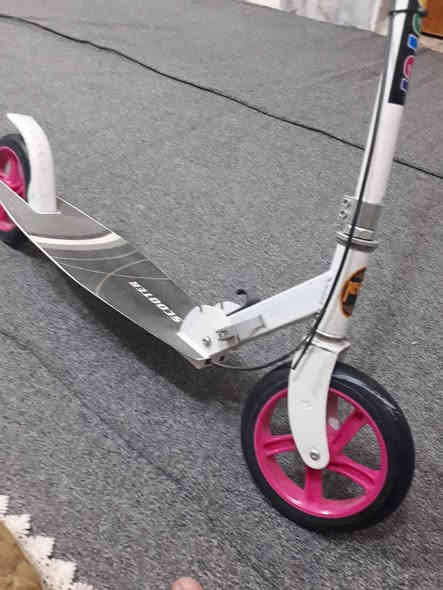 سكوتر نظيف جدا جدا استعمال قليل النوع الثقيل مع بريك  مع عتله وقوف السعر ٣٠  الكوفة شارع المطار الجديد قرب مجمع جوهرة العرب *********** النجف
