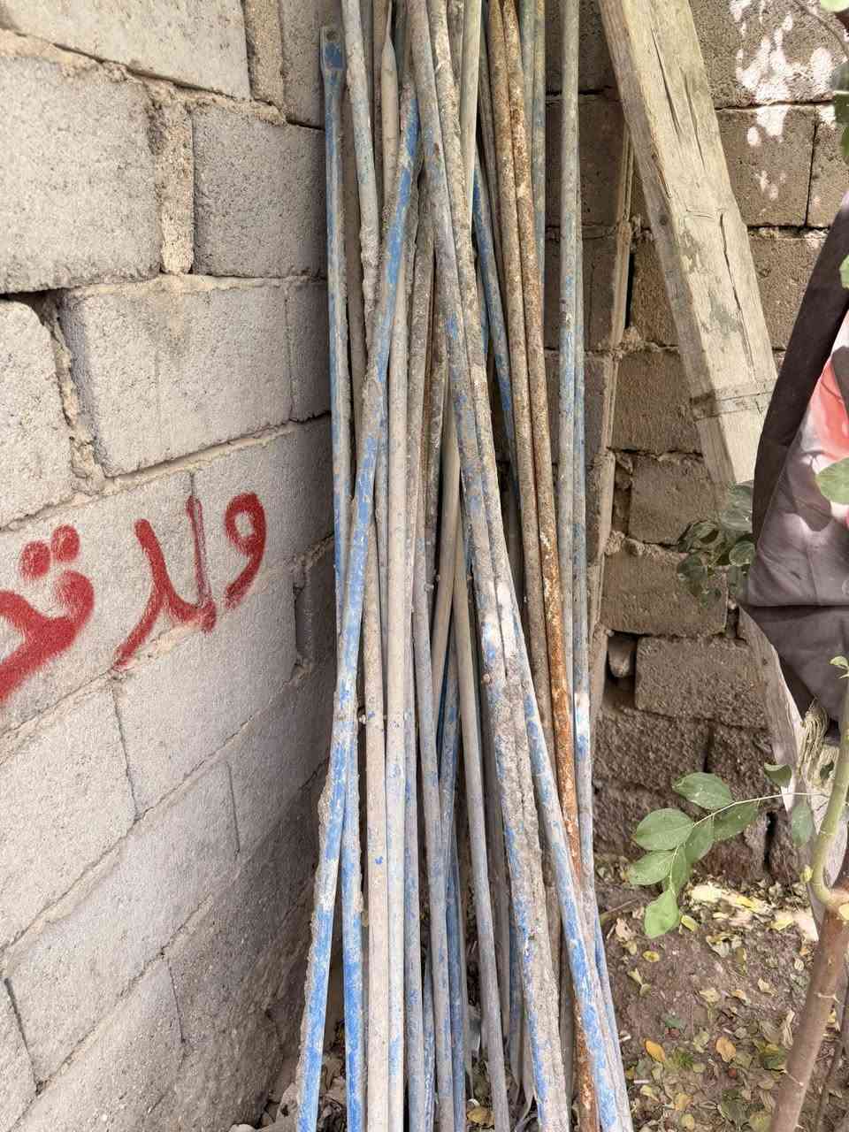 السلام عليكم غراض بناء للبيع حادلات عدد 2 +سكلات كراسي او جحوشه 2 سيور بافي التفاصيل على الرقم *********** علماً ان الغراض جديدهه بس متروكهه
