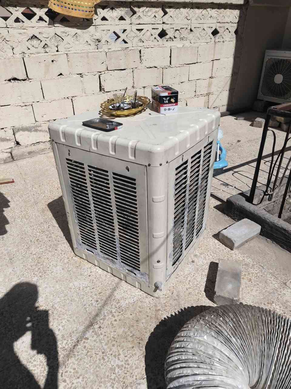 مبرده سرعه وحده للبيع
اي صوت ما بيها وجاهزه بس انصبه 
وشغله وحتى حلفاته موجودين وبليته ماله حيل قوي 
ونضافه كدام العين ويسحب كهرب ربع امبير فقط 
وسعره 80 الف قفلو 
لتواصل موجود خاص و رقم الهاتف / ***********
