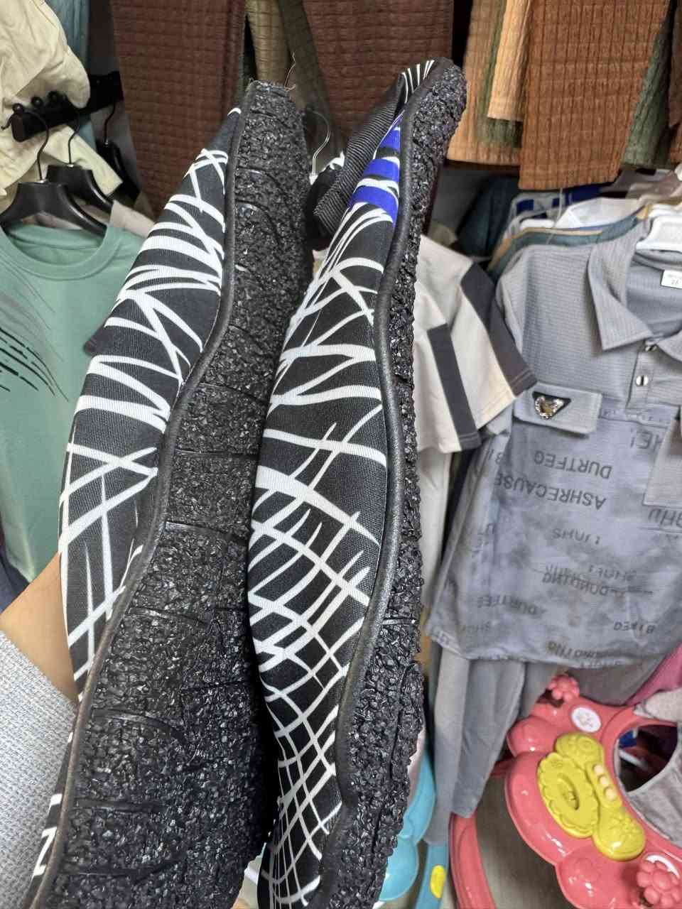 بدله سباحين وحذاءه متوفره
وموجود توصيل كافه محافضات العراق 
مكاني حي الاعلام بغداد شارع البداله 
***********
