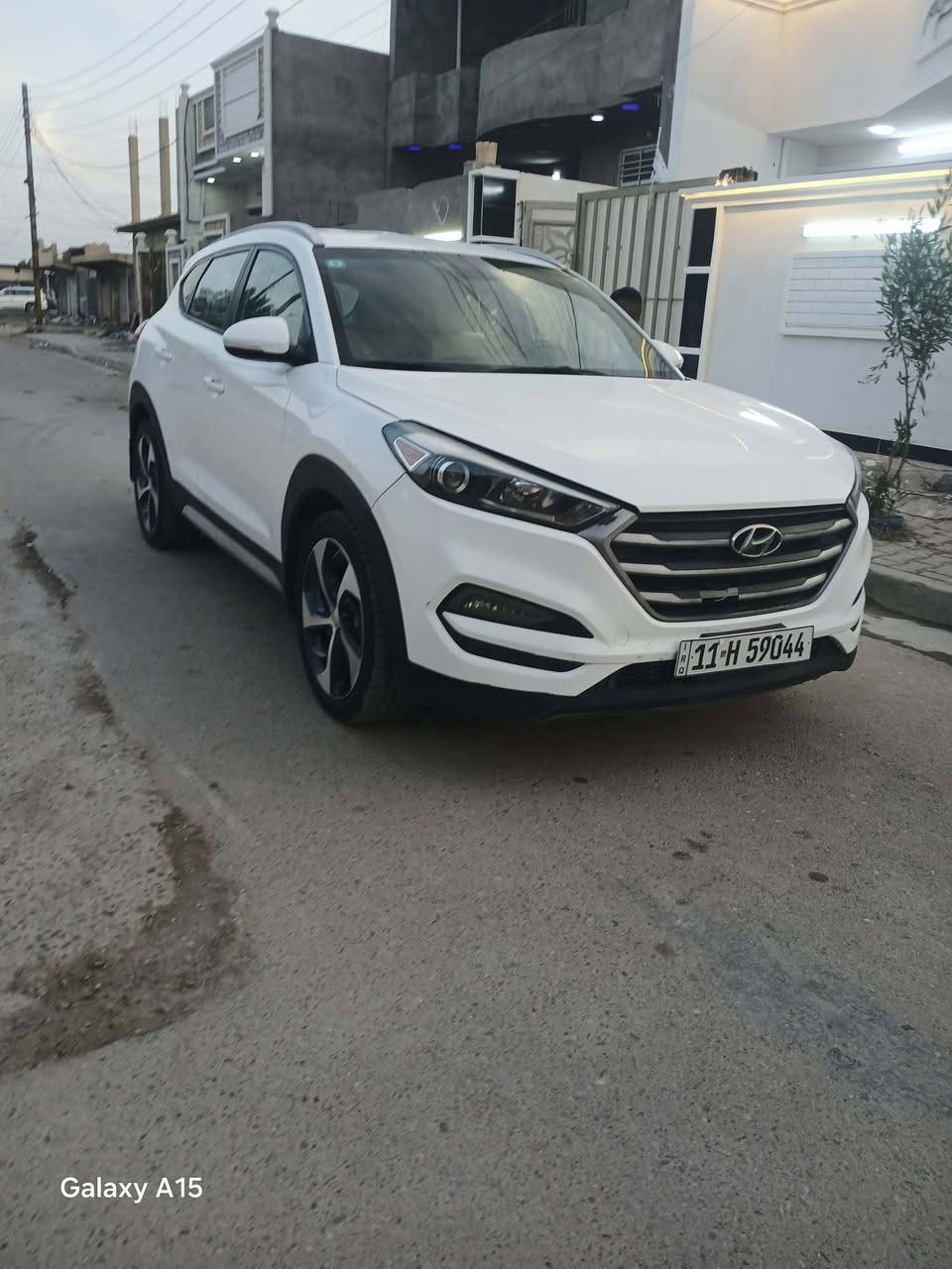 سلام عليكم توسان موديل 2017 أمريكي ليبل واحد محرك ١٦٠٠ تيربو كير محرك تبريد صدر امامي خلفي تخم تاير كله مكفول سياره فول ما عدا الفتحة.   بصمة شاشة تحكمات ستيرن كشناتا تدفئة لاذارات حساسات أمامية خلفي  كامرة امامية  كامرة خلفية سبورت حساسات بل جاملغات  سياره جاهزه من كلشي ماتعرف عليها الف بيهة صبغ بس بنيد بدون دواخل سيارة احلة من صور رقم بغداد دولي انكليزي سنويه ٢٩تحويل بسمي تحويل مباشر سياره احله من صور سعر 142 وبيهه مجال شي بسيط لشراي هاتف  *********** 
***********
