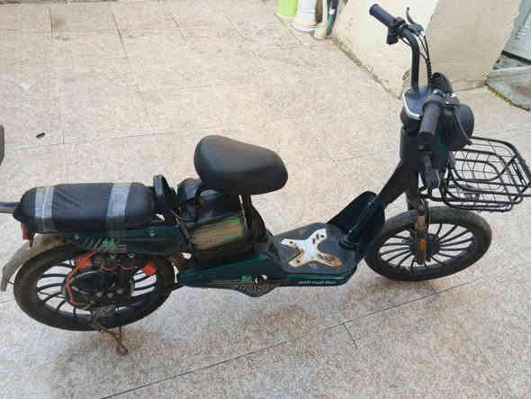 السلام عليكم 
دراجة شحن للبيع 
السعر 175 وبيها مجال 
العنوان البصرة حي الاصدقاء 
للاستفسار ***********
