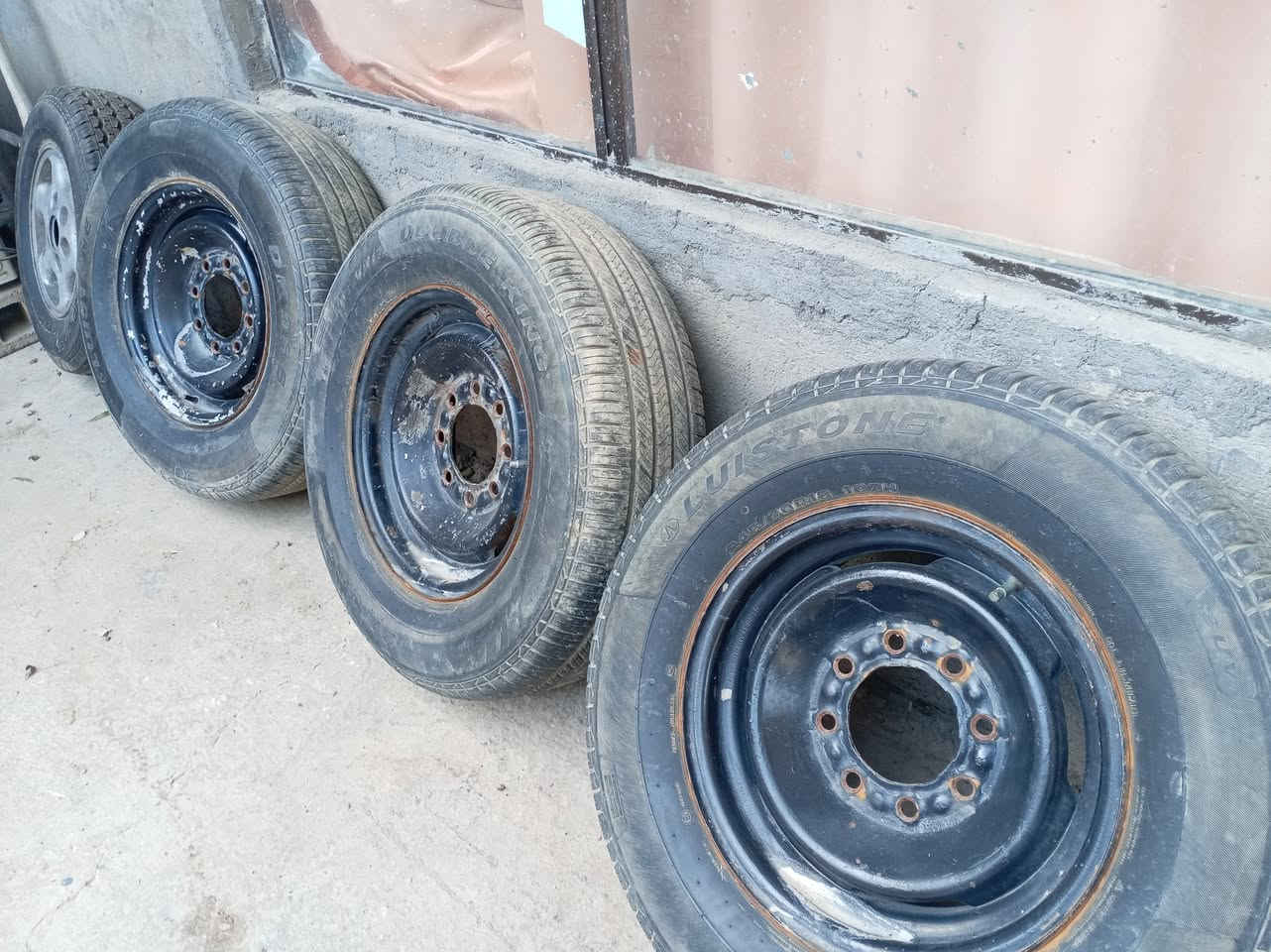 سلام عليكم تايرات اخو الجديد تخم تايرات جمسي نضيفات وا ٢ تايرات كيه جدد ويل كم مكان بابل مسيب ***********
