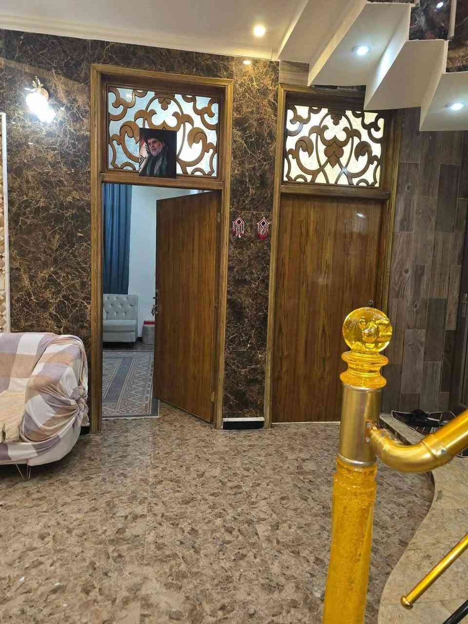 على بركة الله 🏠 
*دار للبيع - شغل درجة أولى*  
*الموقع*: الشارع الفاصل بين حي العسكري وحي الشرطة  
*المساحة*: 200 متر  
*الطوابق*: طابقين

موقع مميز وبناء راقي.

للاستفسار: راسل الصفحة أو اتصل.***********

#بيوت_للبيع #حي_العسكري #حي_الشرطة #عقارات_الديوانية

