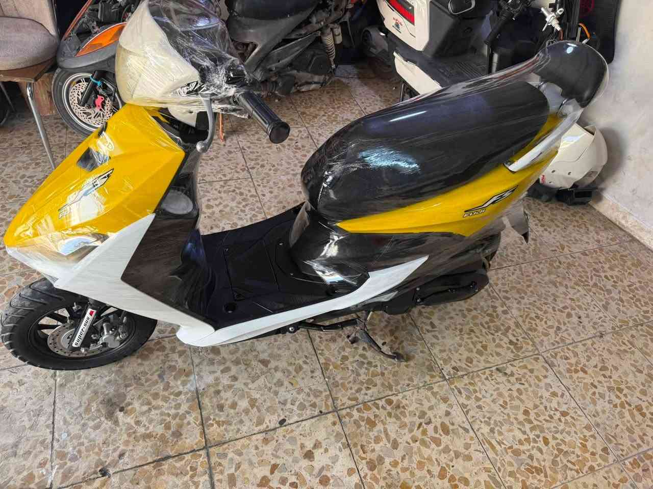 سلام عليكم دراجه البيع. FS محرك ياباني مو صيني محرك بلادي ما مفتوح كهربايات كلا شغل 
سعر خاص  ***********. عنوان كركوك مصلى قرب جامع ملا اسود
